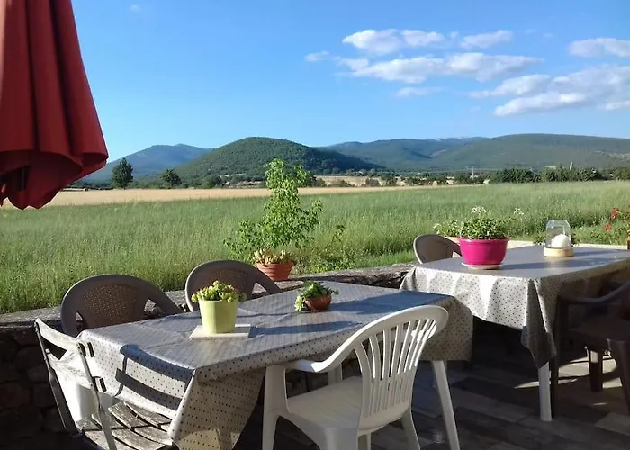 Les Granges Dans Ferme Provencale. 14 Pers Semesterbostad *