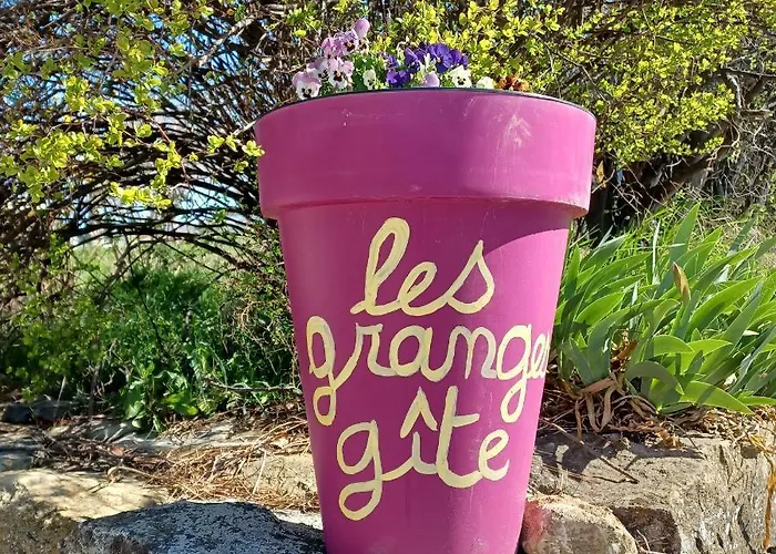 Les Granges Dans Ferme Provencale. 14 Pers * Ongles