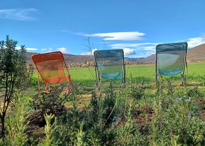 Les Granges Dans Ferme Provencale. 14 Pers *