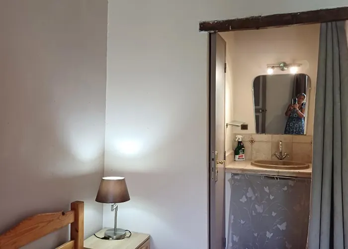 Les Granges Dans Ferme Provencale. 14 Pers *