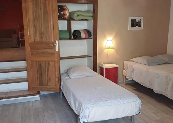 Semesterbostad Les Granges Dans Ferme Provencale. 14 Pers Ongles