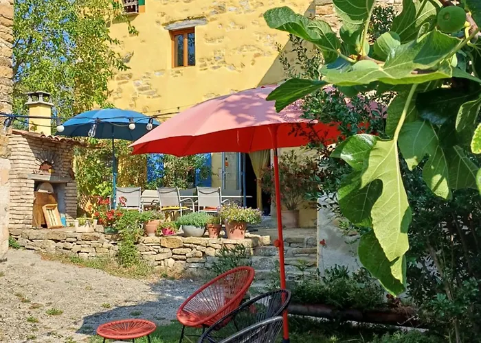 Les Granges Dans Ferme Provencale. 14 Pers Semesterbostad