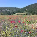 Les Granges Dans Ferme Provencale. 14 Pers Holiday home Ongles