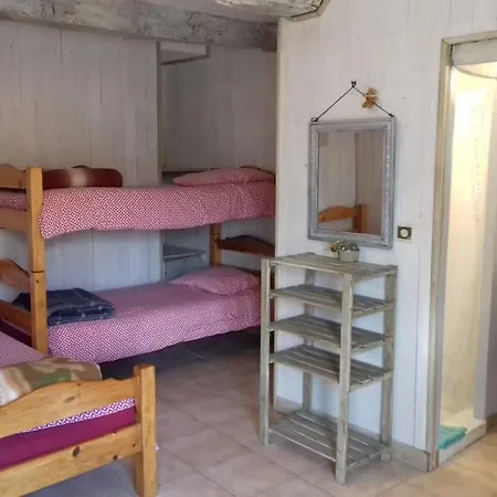 Les Granges Dans Ferme Provencale. 14 Pers