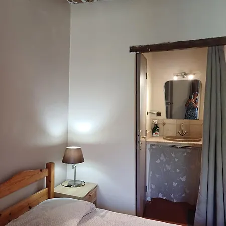 Les Granges Dans Ferme Provencale. 14 Pers *