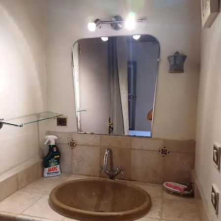 Les Granges Dans Ferme Provencale. 14 Pers *