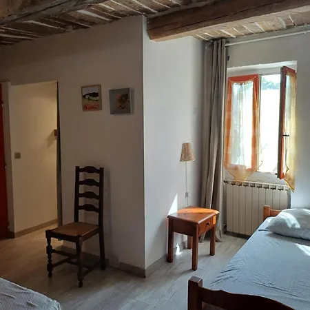 Les Granges Dans Ferme Provencale. 14 Pers Holiday home Ongles