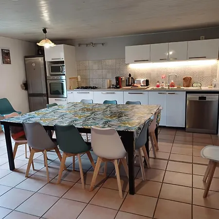 Les Granges Dans Ferme Provencale. 14 Pers