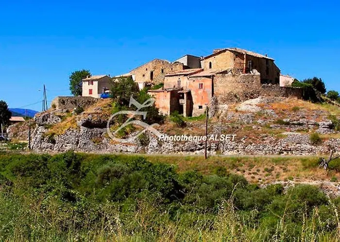 Les Granges Dans Ferme Provencale. 14 Pers Ongles