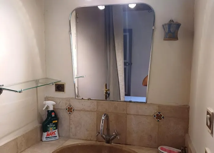 Les Granges Dans Ferme Provencale. 14 Pers *